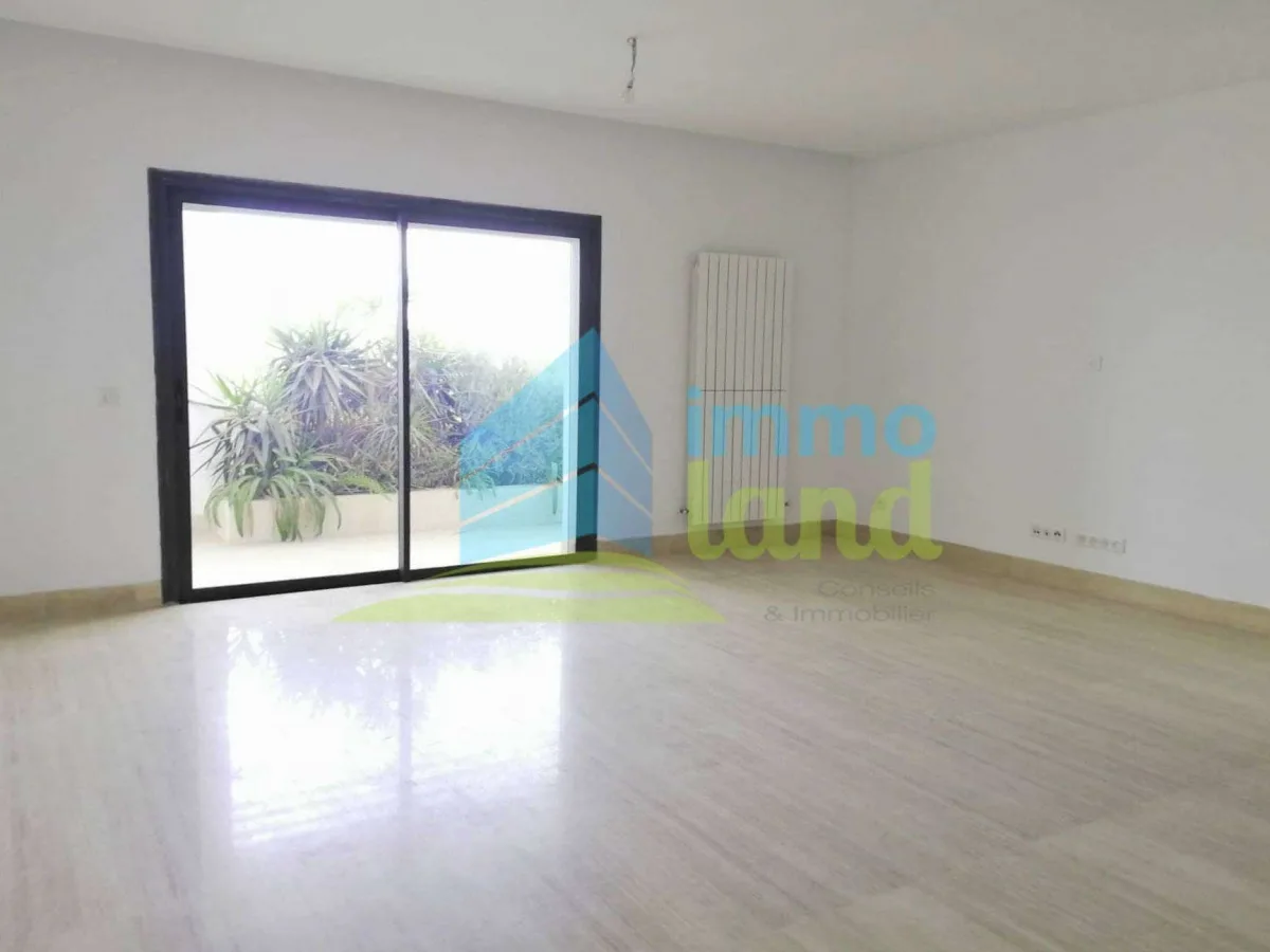 A louer une villa s+3 avec jardin a la marsa — photo 1