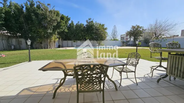Villa de 2048 m² terrain et 540 m² bâti