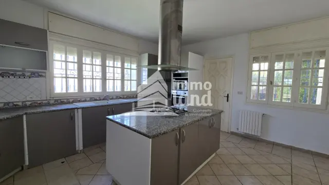 A louer une villa s+3 avec jardin a la marsa — photo 9