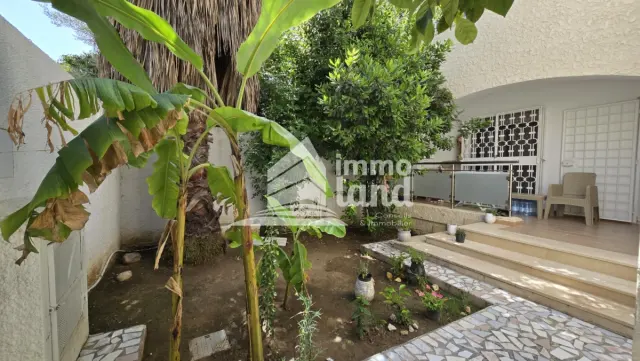 A louer une villa s+3 avec jardin a la marsa