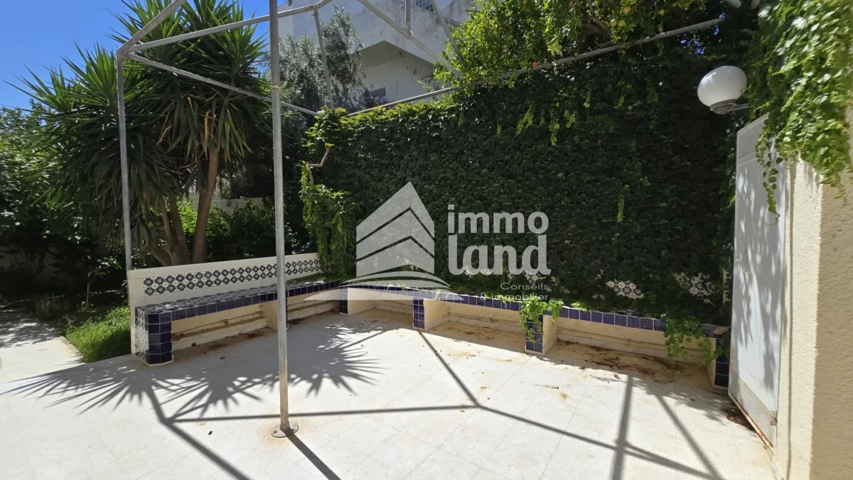 A louer une villa s+3 avec jardin a la marsa — photo 1