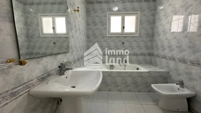 A louer une villa s+3 avec jardin a la marsa — photo 19