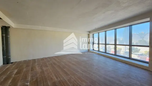 Locale commercial de 56 m² à La Soukra