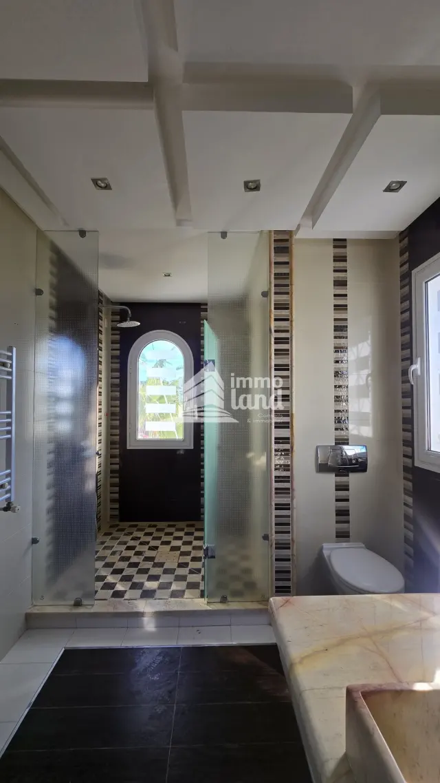 Villa S+6 avec piscine à Gammarth supérieur — photo 23
