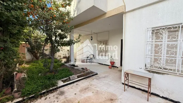Villa  de 319m2 terrain et 350m2 bâti à borj louzir