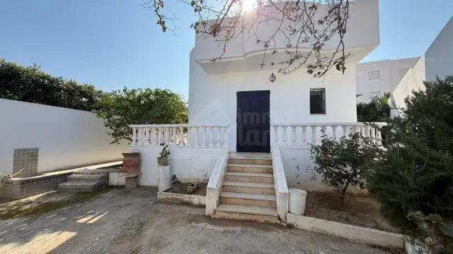 A louer une villa s+3 avec jardin a la marsa