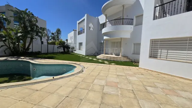A louer une villa s+3 avec jardin a la marsa