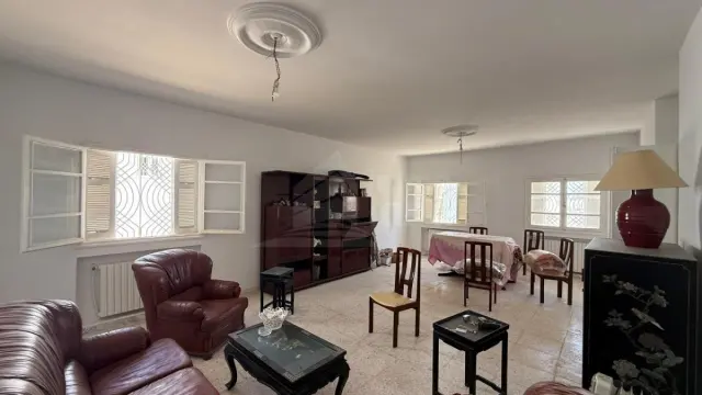 villa  de 438m2 terrain à cite ennasr — photo 4