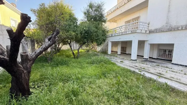A louer une villa s+3 avec jardin a la marsa