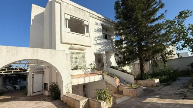 A louer une villa s+3 avec jardin a la marsa — photo 4