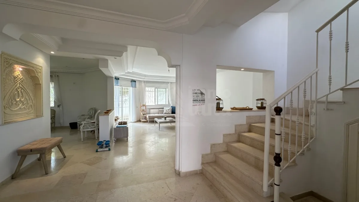 A louer une villa s+3 avec jardin a la marsa — photo 1