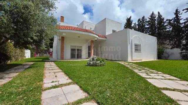 Villa s+4 avec jardin à la soukra