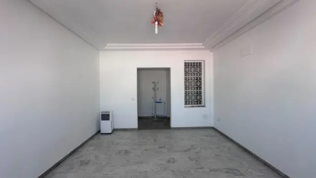 Appartement S+3 au 2eme etage sans ascenseur dans une résidence a la marsa — photo 2
