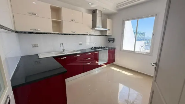 Étage de villa s+3 de 110m2 et 60m2 Terrasse à menzah 9 — photo 8