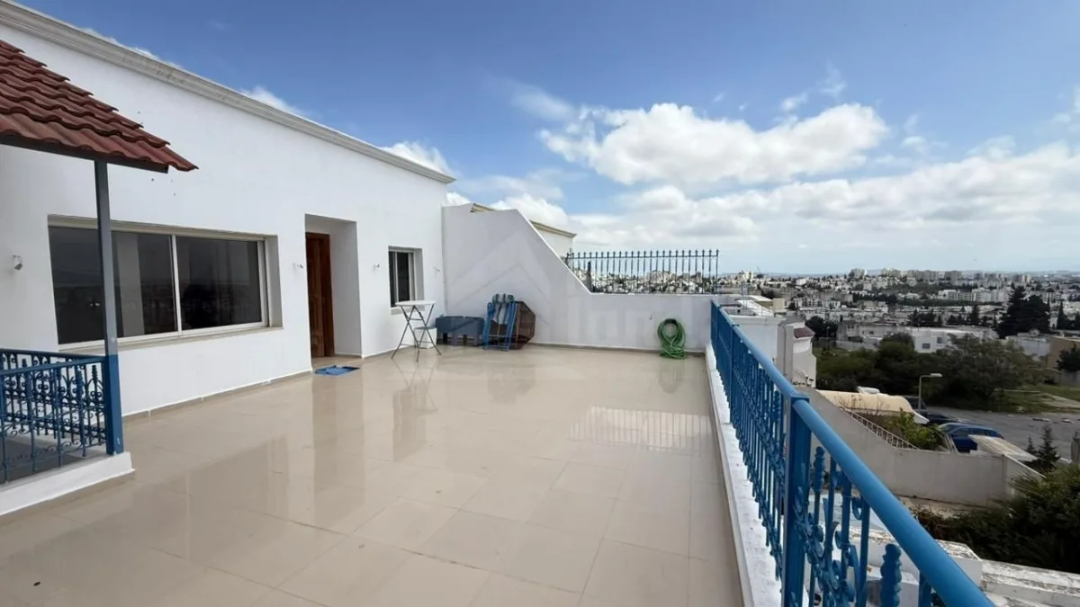 Étage de villa s+3 de 110m2 et 60m2 Terrasse à menzah 9 — photo 1