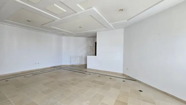 Appartement de 144m2 a cité les palmerais 6eme etage