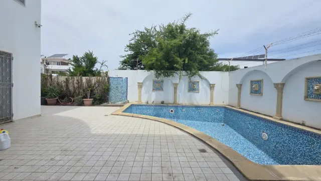 A louer une villa s+3 avec jardin a la marsa