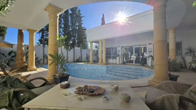 A louer une villa s+3 avec jardin a la marsa