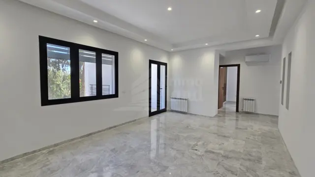 A louer une villa s+3 avec jardin a la marsa