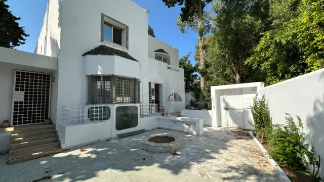 A louer une villa s+3 avec jardin a la marsa