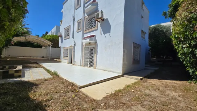 A louer une villa sur trois niveaux à gammarth supérieur