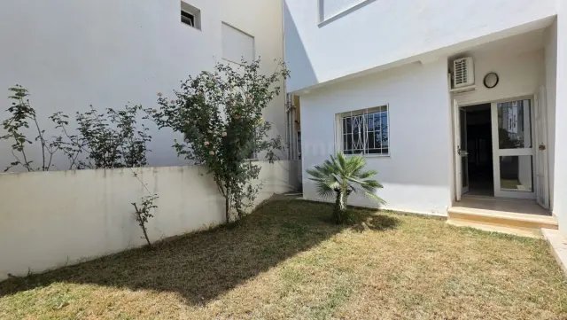 A louer une villa s+3 avec jardin a la marsa