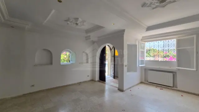 A louer une villa s+3 avec jardin a la marsa
