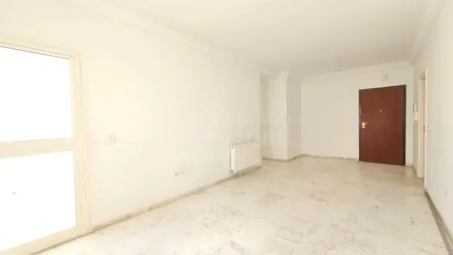 Appartement s+3 de 136m2 au 5eme etage avec ascenseur cité wahat