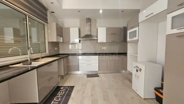Triplex s+5 a yakout il hamaoui la soukra