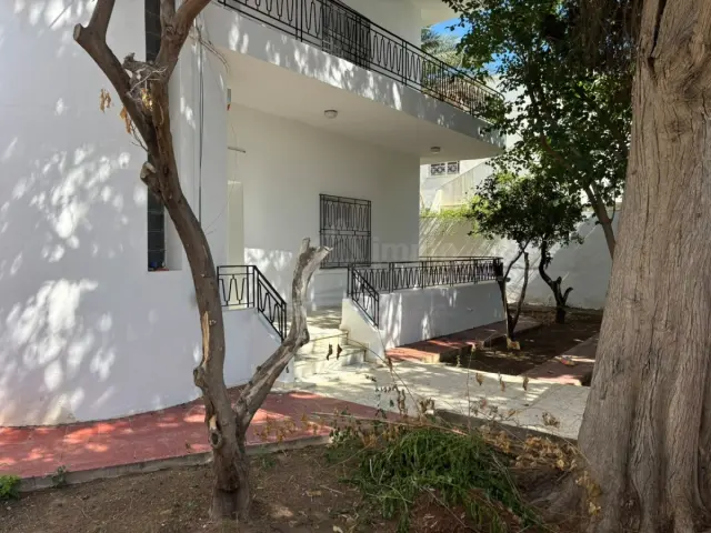 Villa S+4 de 400m2 sur terrain de  506m2 à la Nouvelle Ariana — photo 2