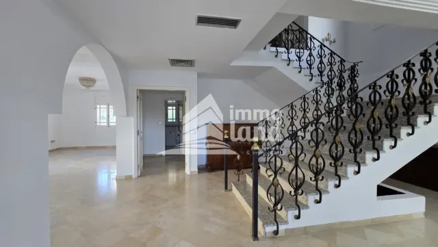 A louer une villa s+3 avec jardin a la marsa — photo 2