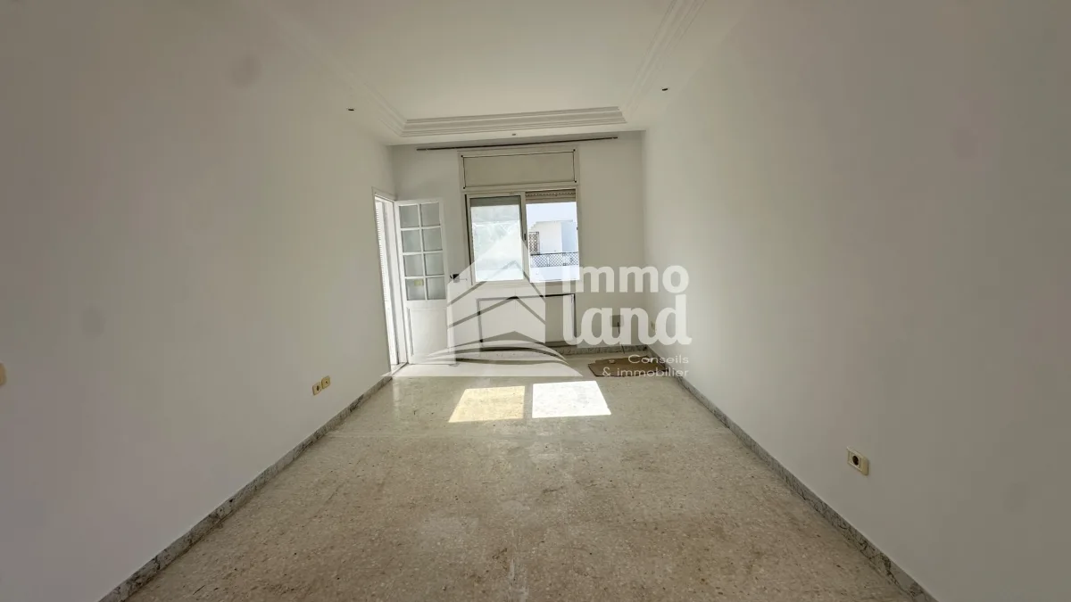 A louer une villa s+3 avec jardin a la marsa — photo 1