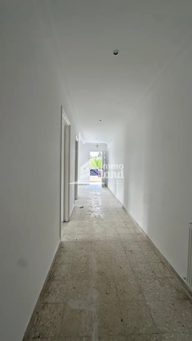 A louer une villa s+3 avec jardin a la marsa — photo 7